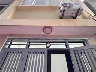 Cho thuê nhà ngõ 120 hoàng quốc việt 60m² x 4 tầng ô tô đỗ cửa giá 19tr/th.  0339 937 ***