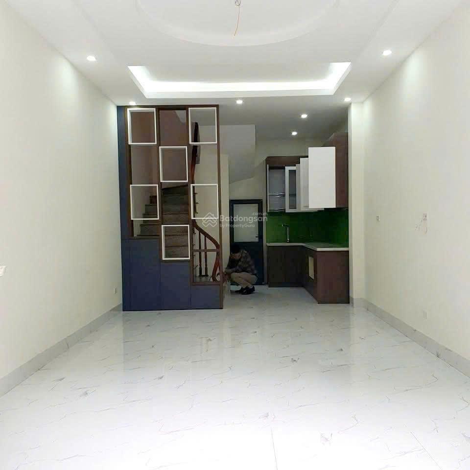 Cho thuê nhà ngõ 234 hoàng quốc việt 60m2 x 5 tầng ô tô đỗ cửa giá 19tr/th.  0339 937 ***