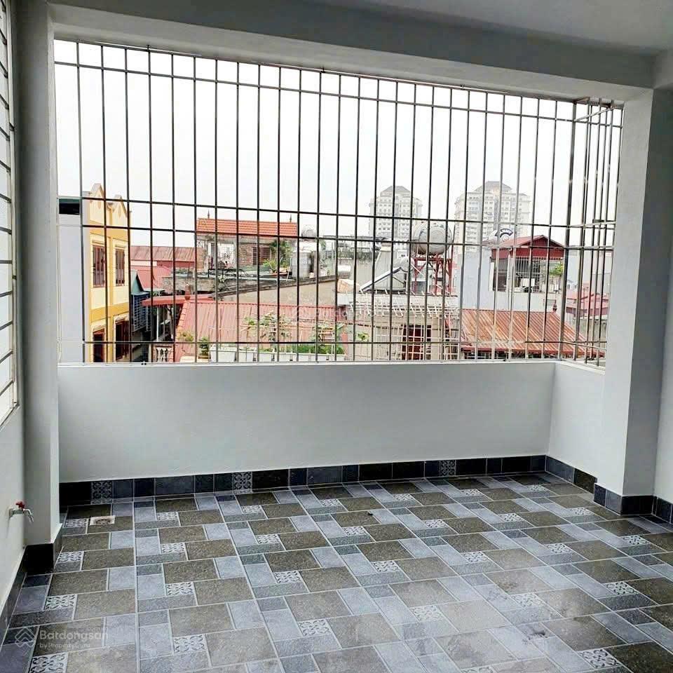 Cho thuê nhà ngõ 234 hoàng quốc việt 60m2 x 5 tầng ô tô đỗ cửa giá 19tr/th.  0339 937 ***