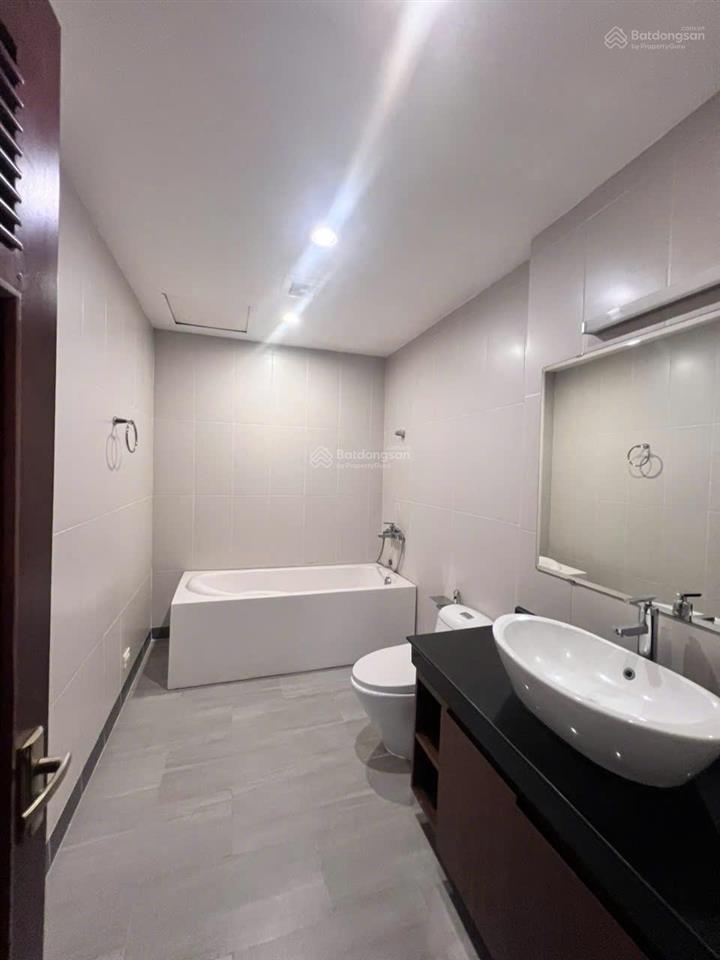 Cho thuê nhà liền kề ngõ 603 lạc long quân 120m2 5 tầng ngõ thông 2 ô tô tránh dừng đỗ ngày đêm