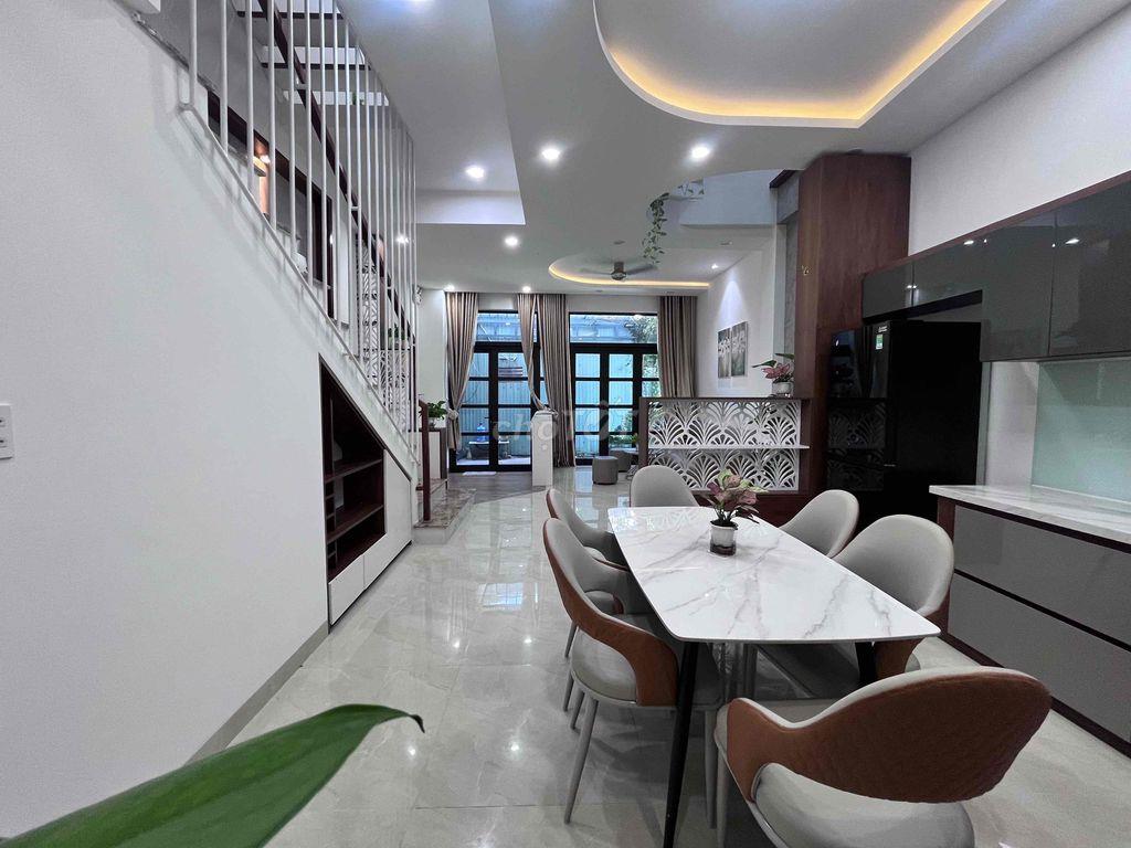 Gấp - 3 tầng 3 mê trung tâm Hải Châu - Oto đậu sát nhà - giá 4ty95
