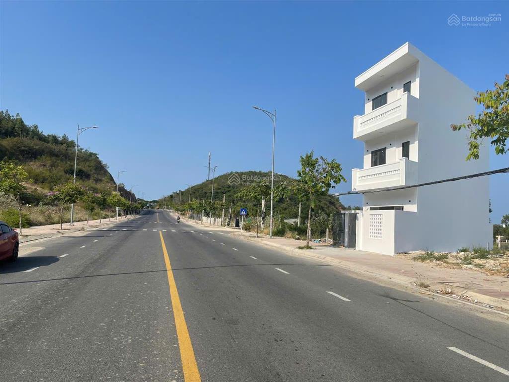Bán nhà 3 tầng mặt tiền đường lớn tỉnh lộ 3 rộng 26m khu đất lành nha trang giá 5.5tỷ