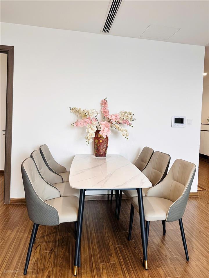 Bán căn 4pn vinhomes west point toà w2 ban công đông nam view thoáng nhà đẹp giá nhỉnh 17 tỷ
