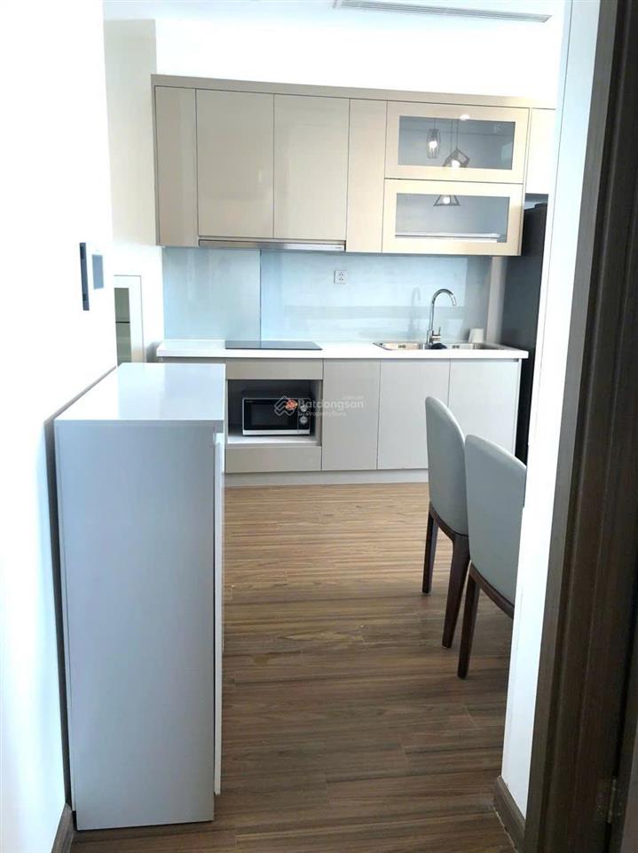 Chính chủ cần bán gấp căn 2pn 2wc toà w3 căn 68m2 giá thu về 8 tỷ sẵn sổ view thoáng jw mariot