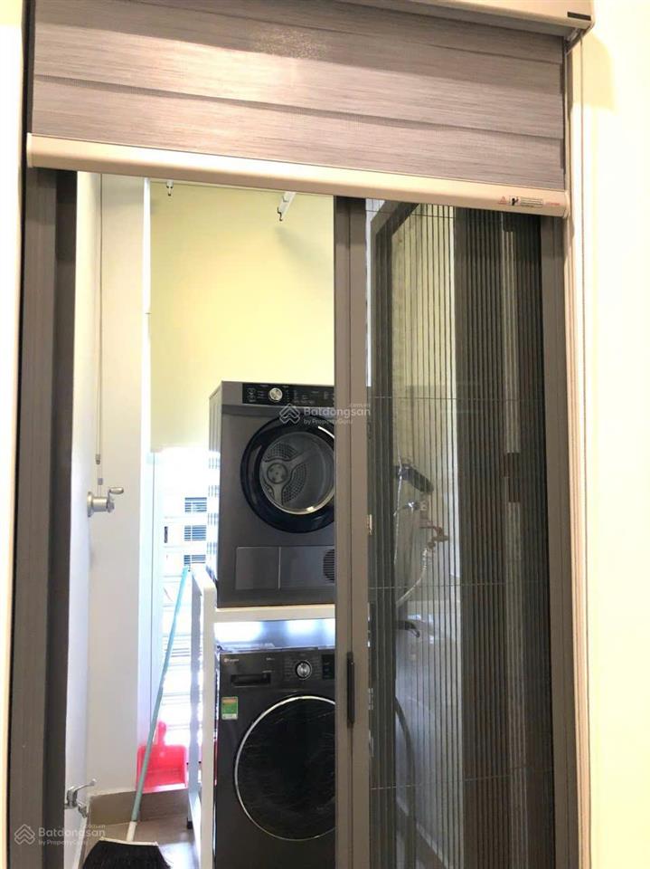 Chính chủ cần bán gấp căn 2pn 2wc toà w3 căn 68m2 giá thu về 8 tỷ sẵn sổ view thoáng jw mariot