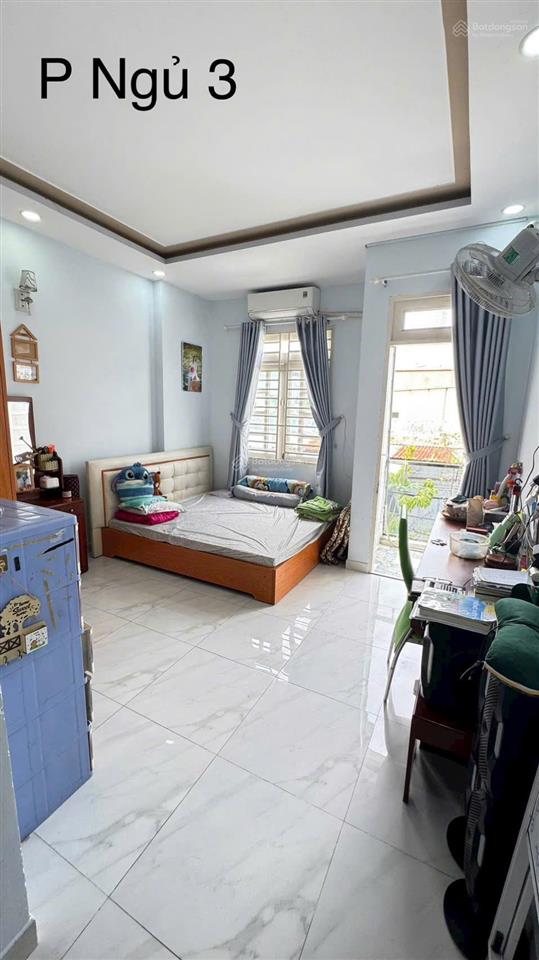 Hẻm nguyễn chí thanh  gần bv chợ rẫy. diện tích 4 x 13m. 4 tầng