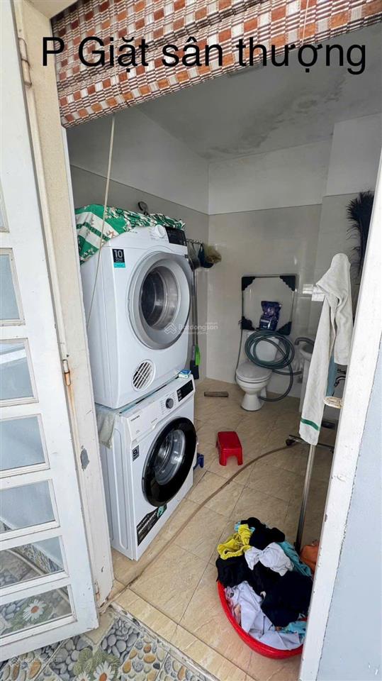 Hẻm nguyễn chí thanh  gần bv chợ rẫy. diện tích 4 x 13m. 4 tầng