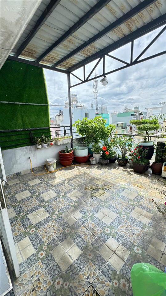 Hẻm nguyễn chí thanh  gần bv chợ rẫy. diện tích 4 x 13m. 4 tầng