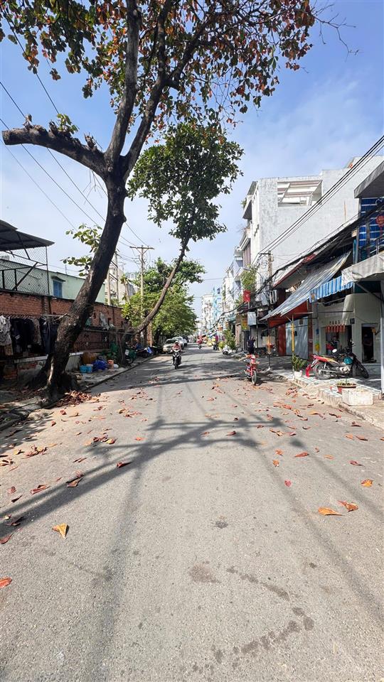 Mặt tiền đường 12m quân sự  diện tích  57m2