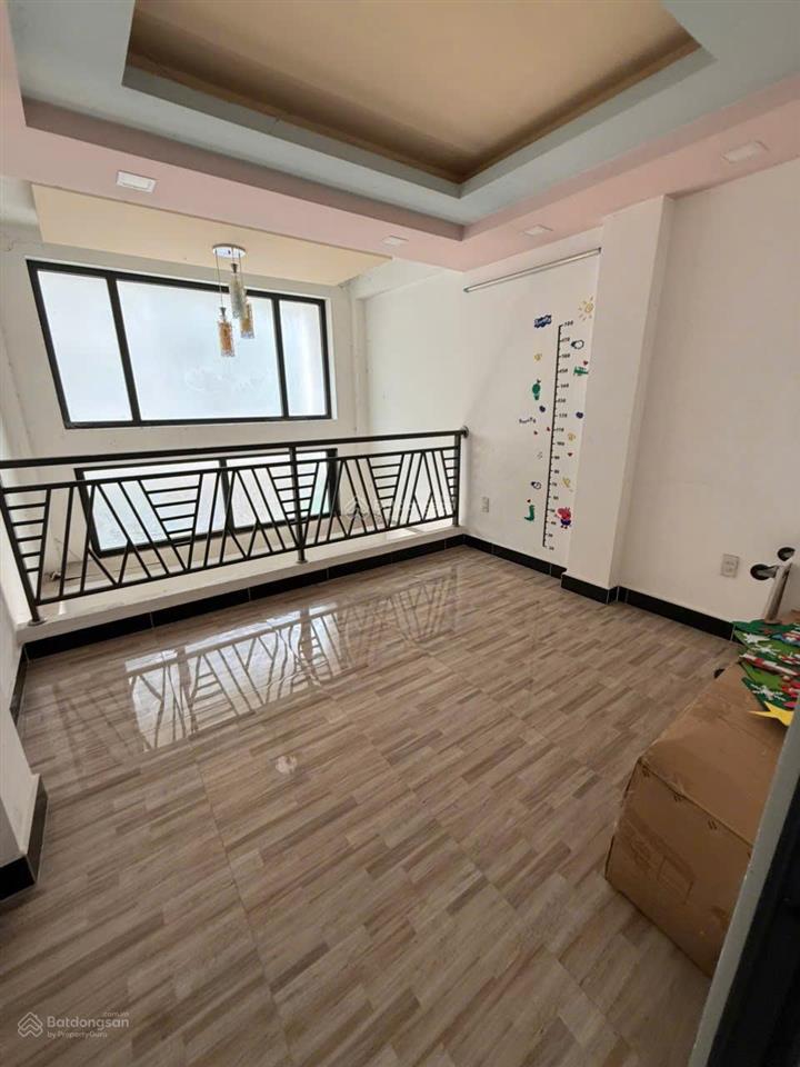 Nhà hẽm 10m nhựa đường hàn hải nguyên. 5 tầng mới