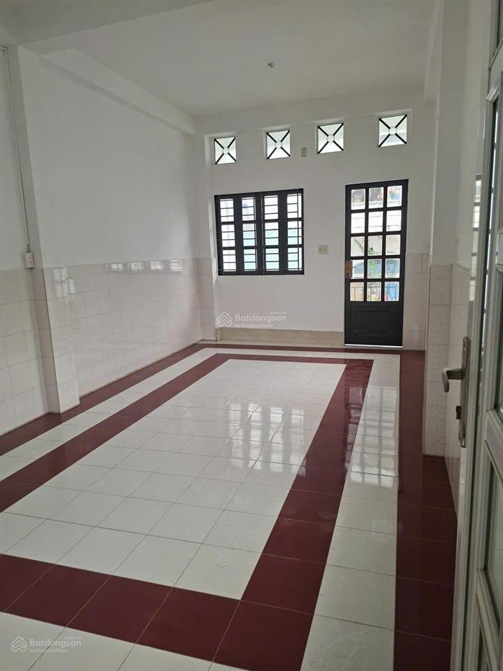 Nhà hẽm ông ích khiêm. diện tích  3,6 x 15m. 4 tầng