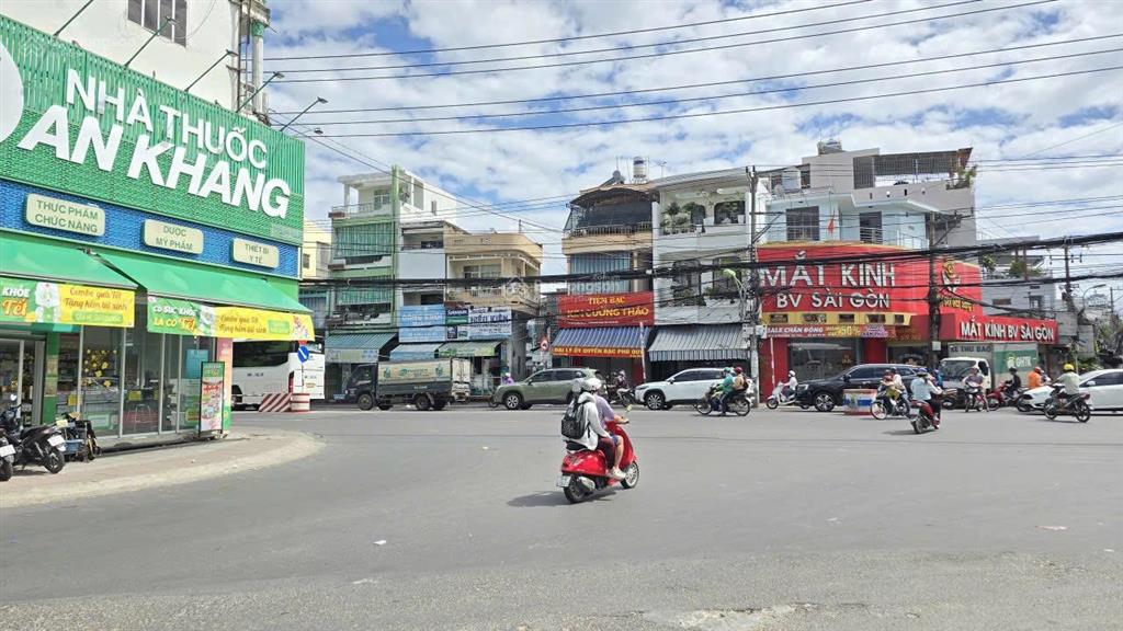Nhà góc vòng xoay lê hồng phong đồng nai vòng xoay đường 13