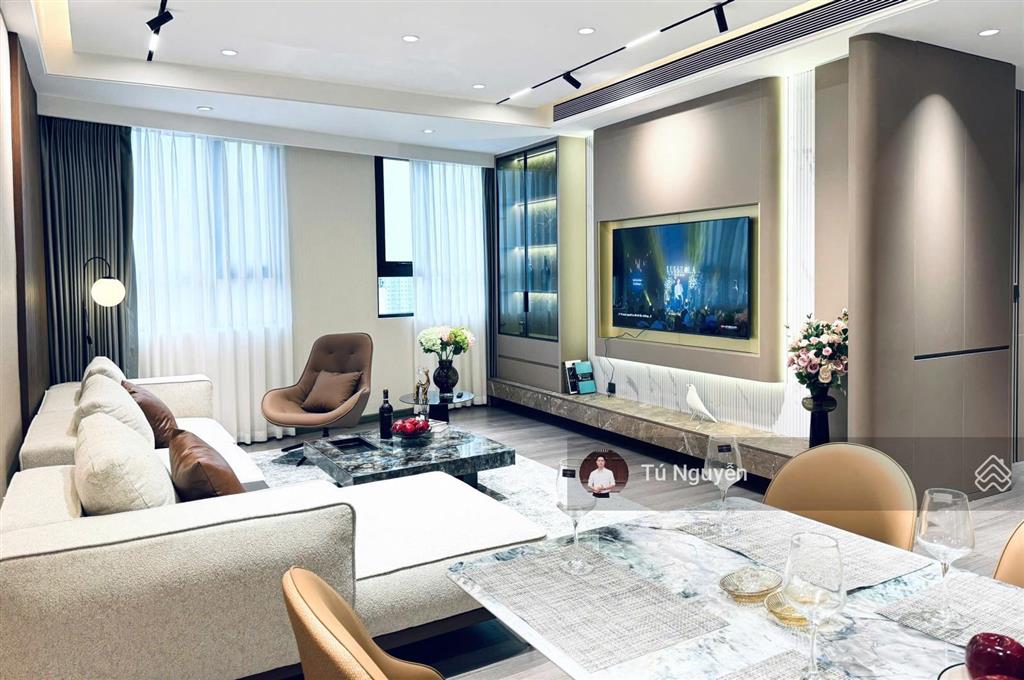 Chính chủ bán căn góc 2 phòng ngủ 55m2, 60b nguyễn huy tưởng. giá 5.5 tỷ