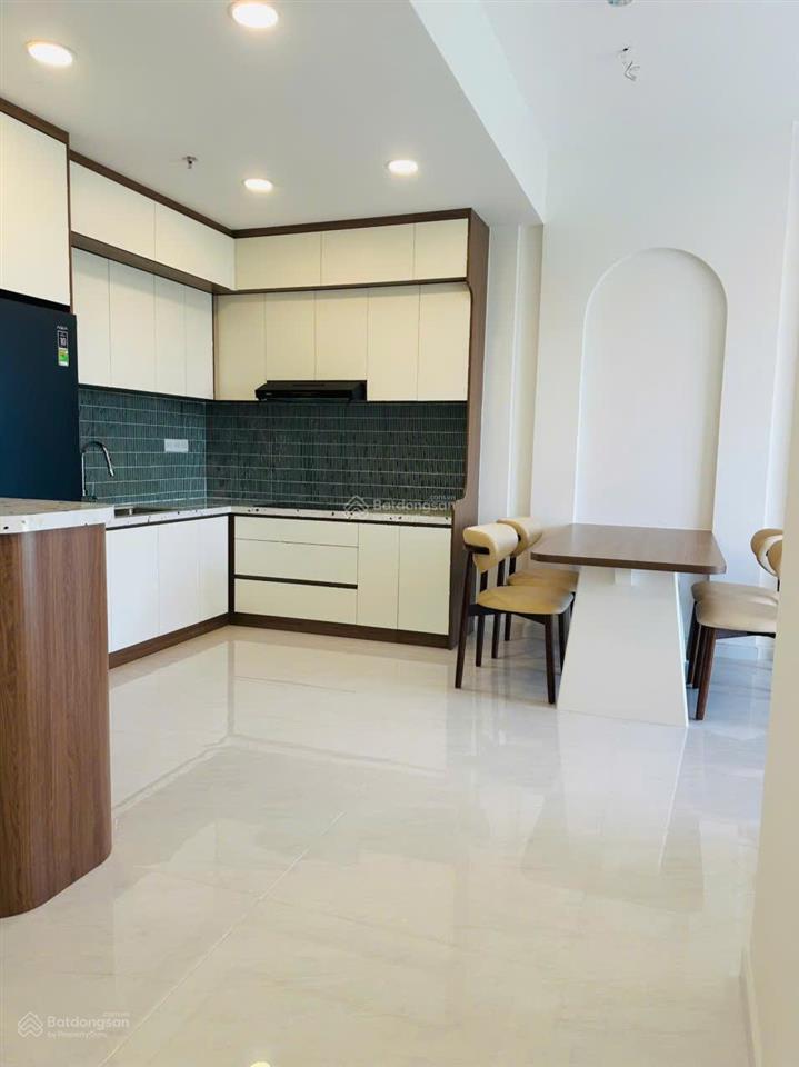 Căn hộ golden mansion  cđt novaland, dt 69m2 bán giá 5.6 tỷ.