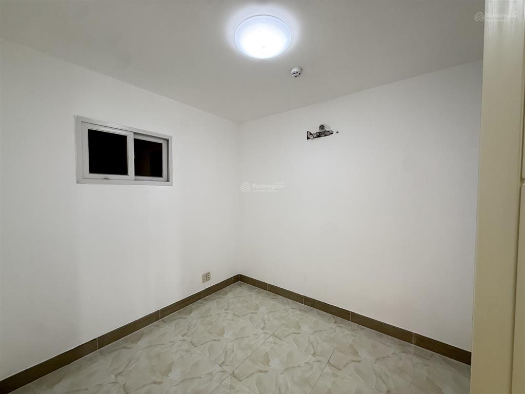 Bán cc charm plaza, 2,4 tỷ, 84m2, 3pn, 2wc, pháp lý đầy đủ