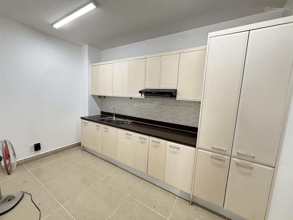 Bán cc charm plaza, 2,4 tỷ, 84m2, 3pn, 2wc, pháp lý đầy đủ