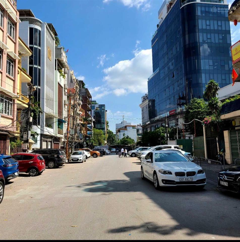 Bán khách sạn, căn hộ cao cấp tại giang văn minh mặt đường đang mở thông ra trần phú  sơn tây