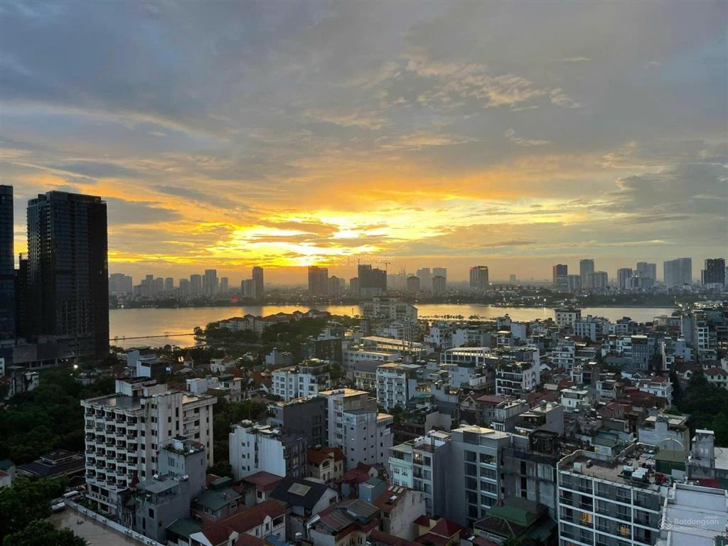 Bán căn hộ vip  view hồ tây tầng 18 tuyệt đẹp