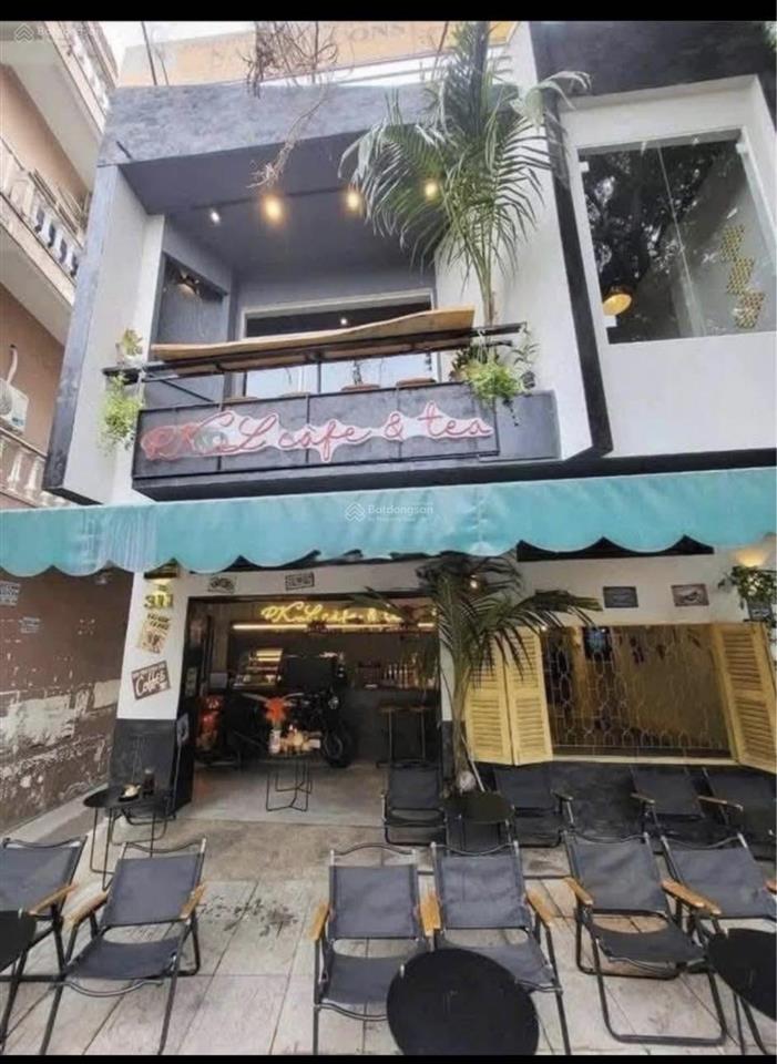 Kẹt tiền cần bán nhà giá 800tr đang cho thuê kinh doanh quán cafe. nằm ngay chợ đệm, bình chánh.