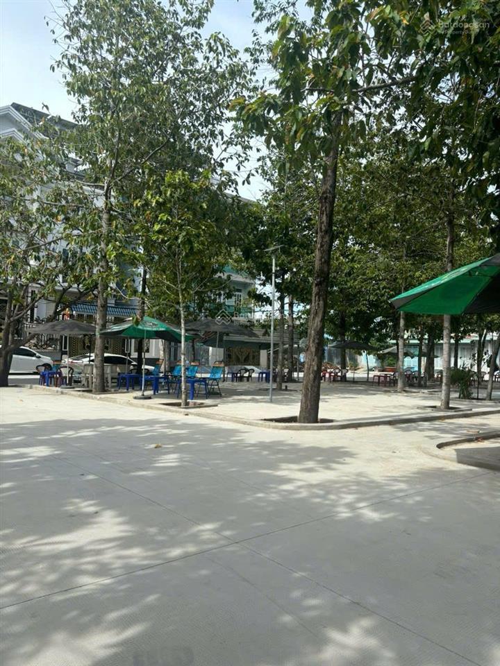 Cho thuê 550m2 đất + nhà kho, phường phú định, hcm