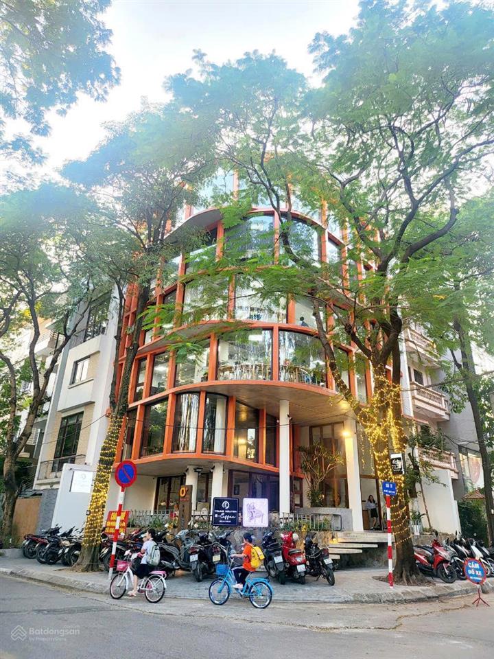Cho thuê văn phòng tầng 5  120m2 thông sàn, sẵn mặt bằng!