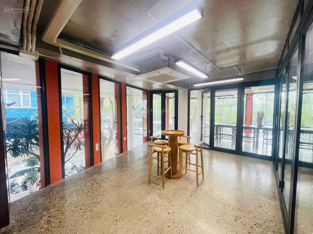 Cho thuê văn phòng tầng 5  120m2 thông sàn, sẵn mặt bằng!