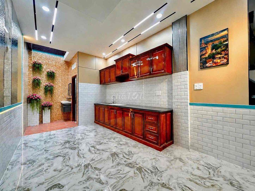 NHÀ ĐẸP TRỤC CHÍNH H68 CMT8 THUẬN TIỆN KINH DOANH