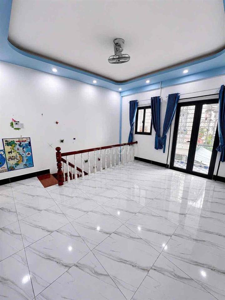 NHÀ LẦU GIÁ RẺ HẺM 90 HÙNG VƯƠNG - P,NINH KIỀU