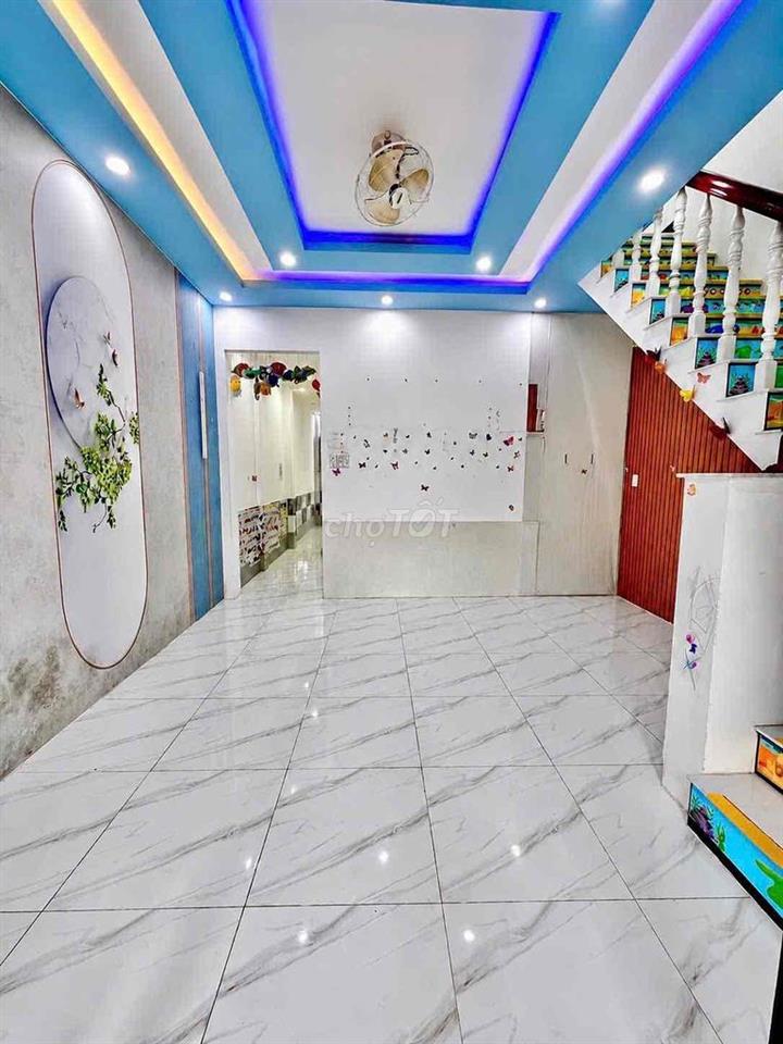 NHÀ LẦU GIÁ RẺ HẺM 90 HÙNG VƯƠNG - P,NINH KIỀU