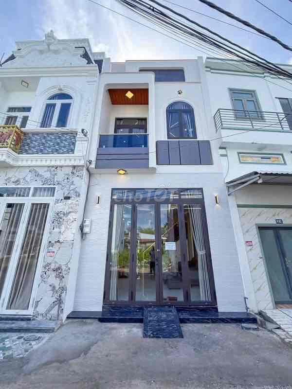NHÀ 2 MẶT TIỀN MỚI HOÀN THIỆN,GẦN CỤM BV LỚN TP CẦN THƠ