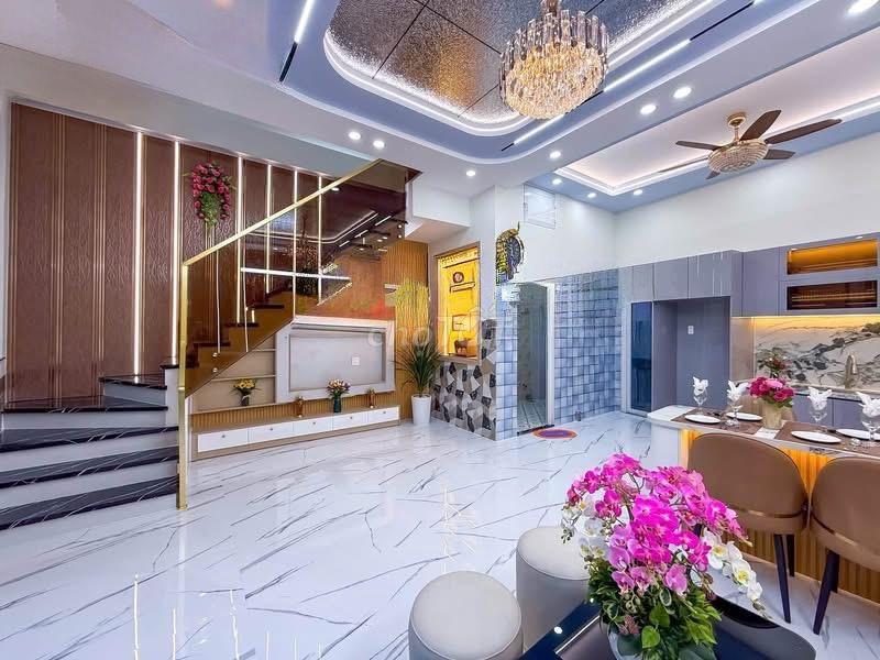 Bán nhà mặt phố Đường Xuân Hồng, Cần Thơ, 45m2, 3PN
