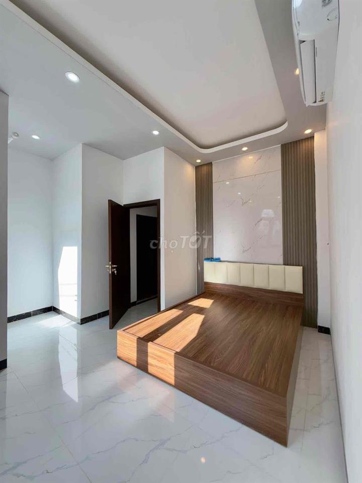 NHÀ LẦU MỚI XÂY NGAY TT HẺM 67 HÙNG VƯƠNG,BÁN GẤP GIÁ TỐT