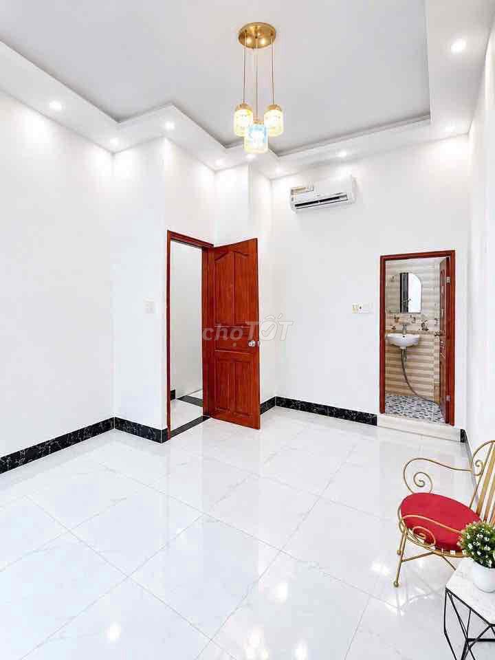 NHÀ VỊ TRÍ ĐẸP TRỆT LỬNG LẦU HẺM 90 HÙNG VƯƠNG,Trung tâm Ninh Kiều