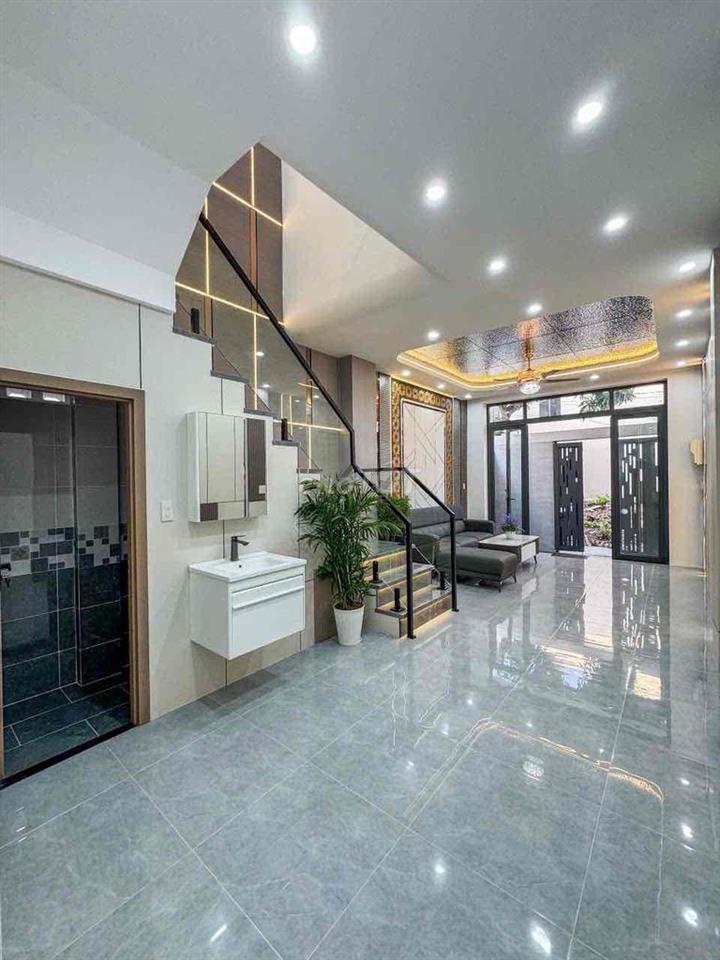 NHÀ LẦU ĐẸP MỚI HOÀN THIỆN HẺM 52 HÙNG VƯƠNG,NGAY TTNK ĐẦY ĐỦ TIỆN ÍCH