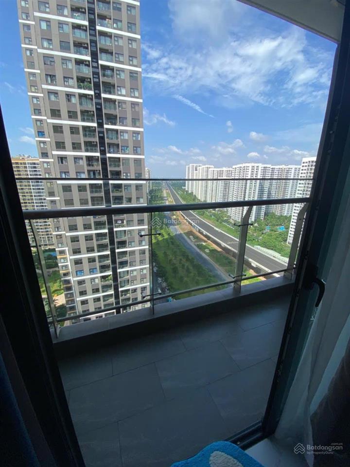 Hàng hiếm căn 2pn full nội thất, tầng cao thoáng mát, chỉ xách vali vào ở tại vinhomes grand park