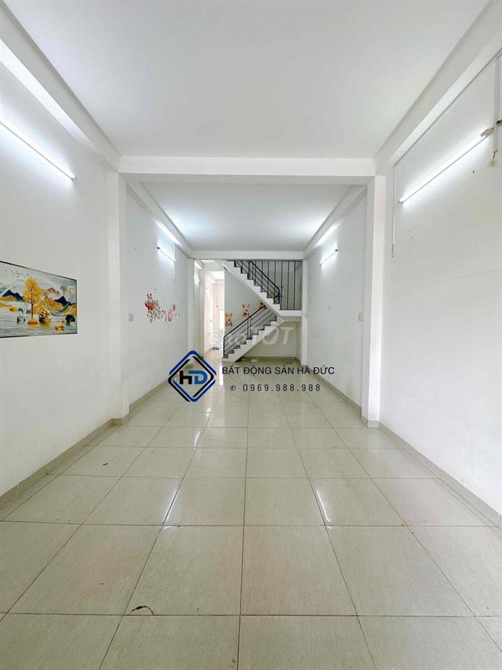 Nhà trệt lầu 4x20 mặt tiền đường Lê Thị Riêng