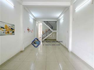 Nhà trệt lầu 4x18 mặt tiền đường Lê Thị Riêng