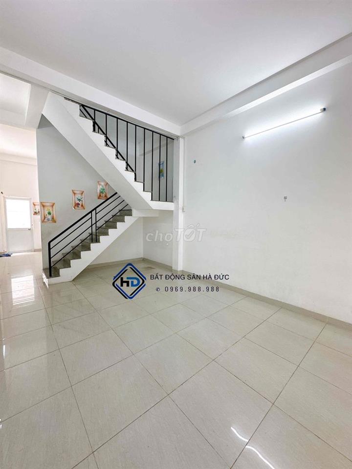 Nhà trệt lầu 4x20 mặt tiền đường Lê Thị Riêng