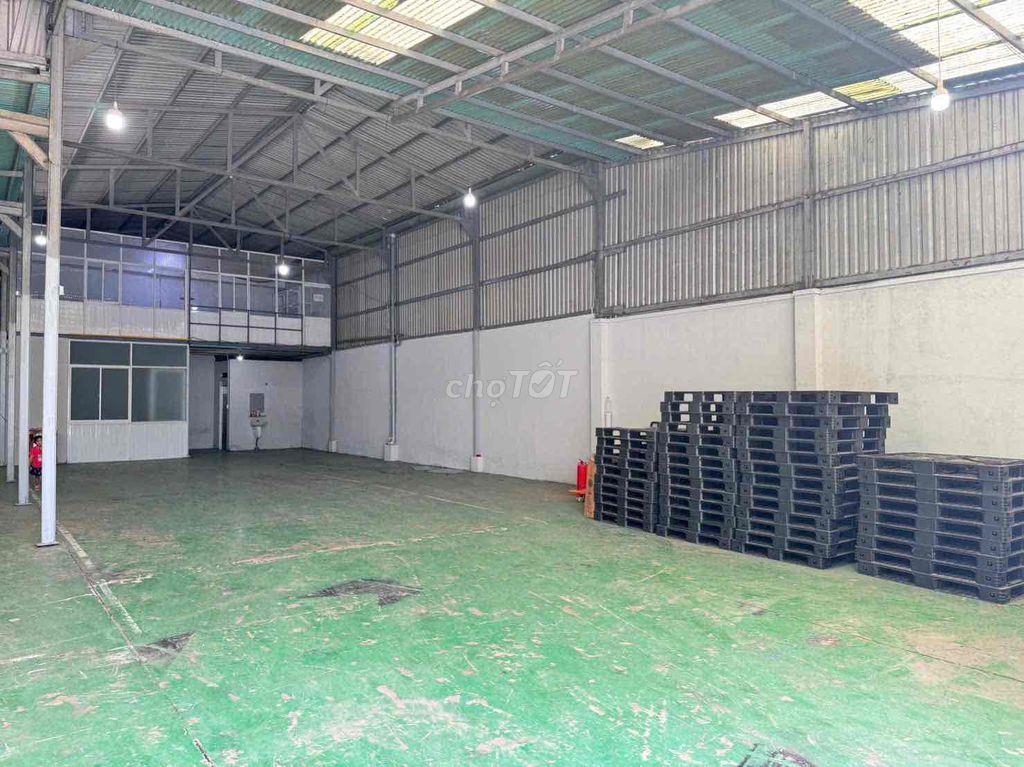 Xưởng 360m mặt tiền đường nhánh có sẵn văn phòng