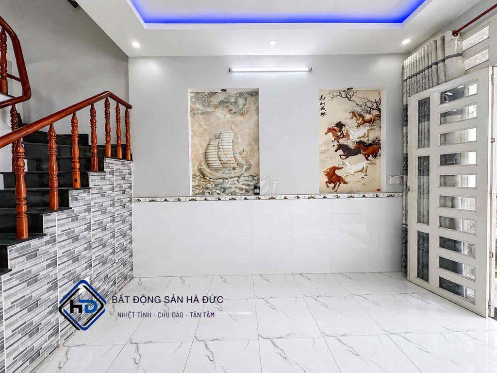 Nhà 3 lầu 4x20 có sân để xe hơi cách Lê Thị Riêng 150m