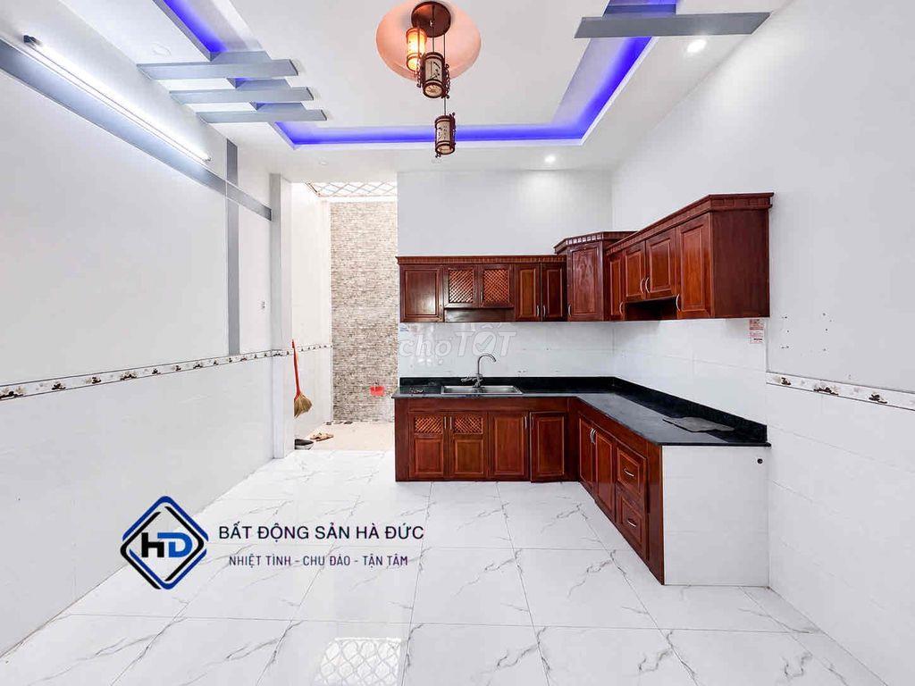 Nhà 3 lầu 4x20 có sân để xe hơi cách Lê Thị Riêng 150m