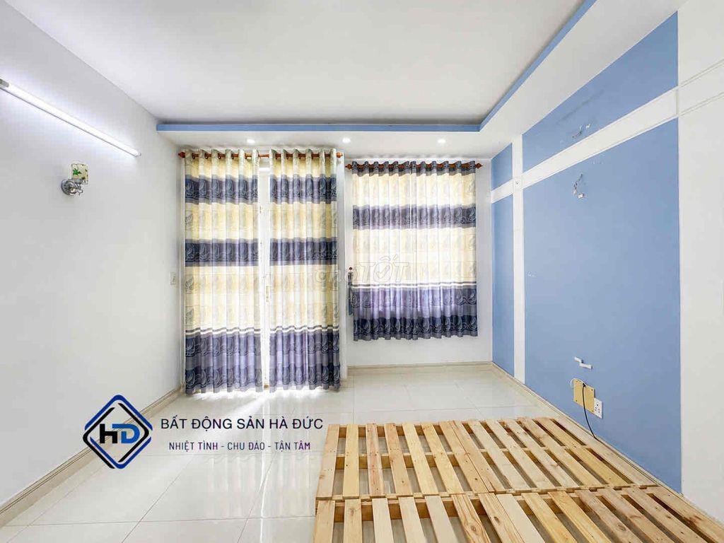 Nhà 3 lầu 4x20 có sân để xe hơi cách Lê Thị Riêng 150m