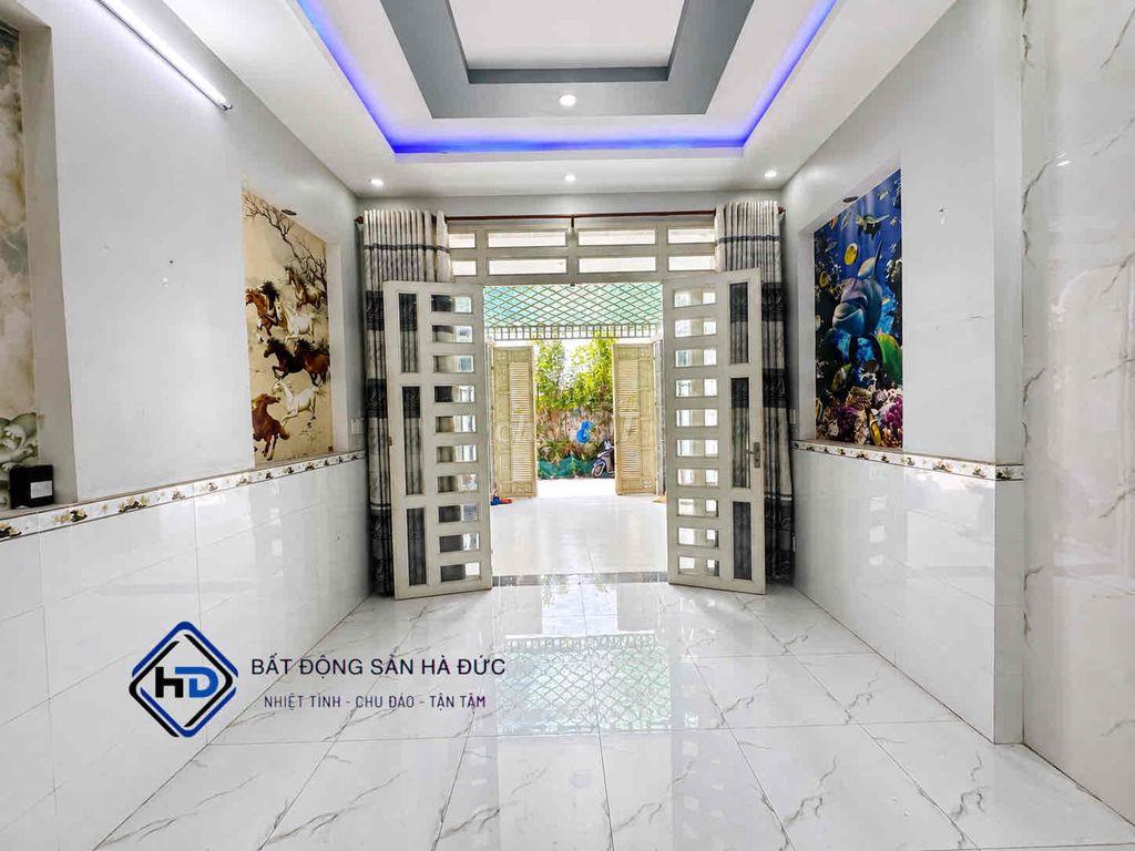 Nhà 3 lầu 4x20 có sân để xe hơi cách Lê Thị Riêng 150m