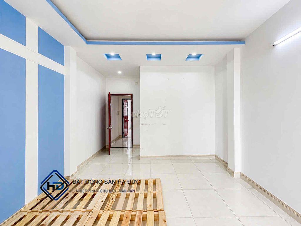 Nhà 3 lầu 4x20 có sân để xe hơi cách Lê Thị Riêng 150m
