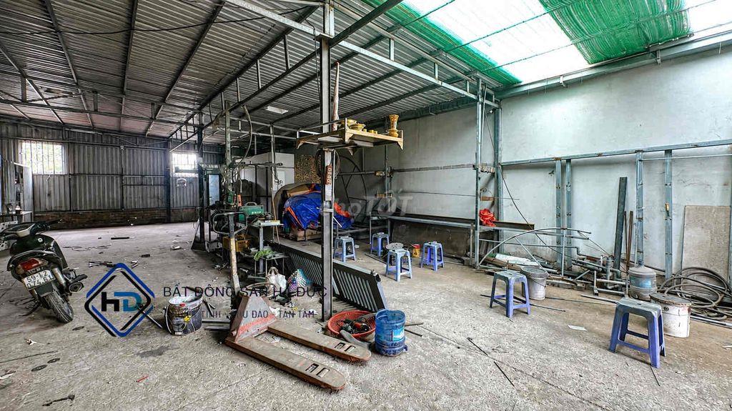 Xưởng 200m mặt tiền đường 20m sẵn điện 3 PHA