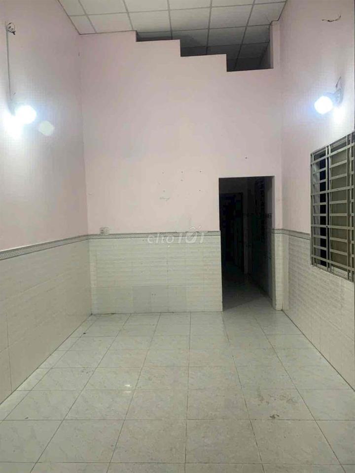 Nhà gác lửng 4x15 mặt tiền đường HT05 gần chợ