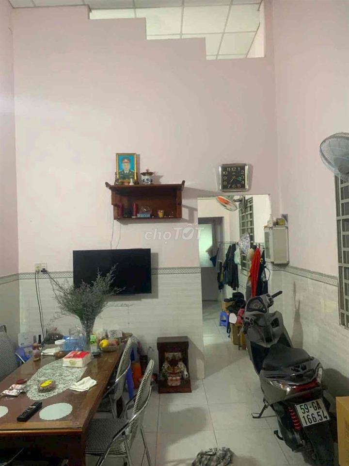 Nhà gác lửng 4x15 mặt tiền đường HT05 gần chợ