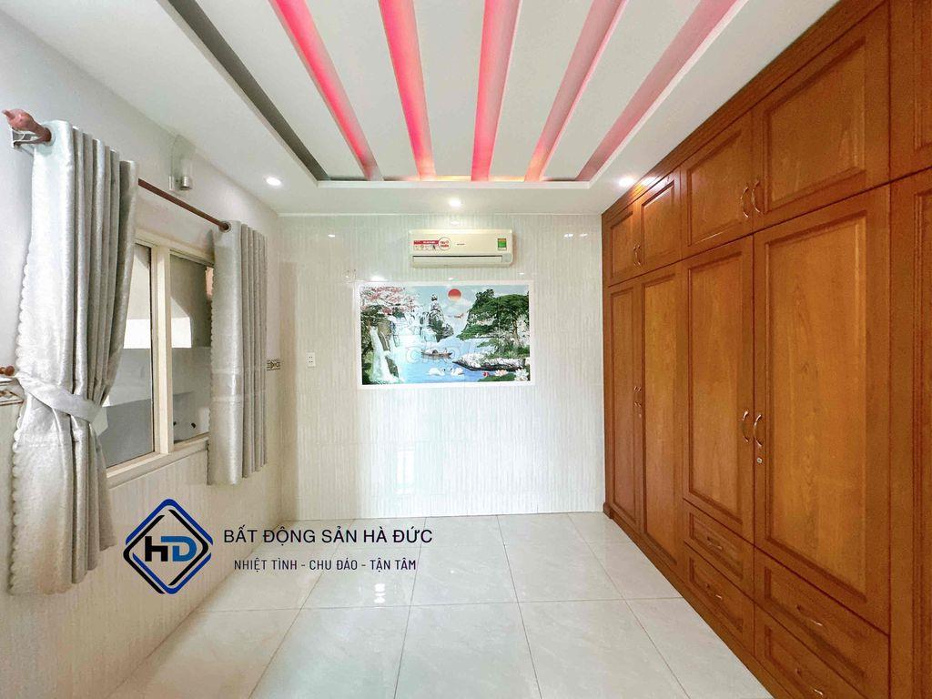 Nhà 5x16 đúc 3 lầu mặt tiền nhánh cách Lê Văn Khương 100m