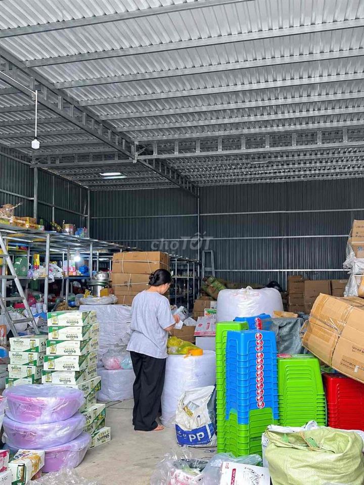 Xưởng 10x18 có gác gần siêu thị Metro
