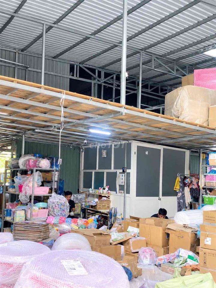 Xưởng 10x18 có gác gần siêu thị Metro